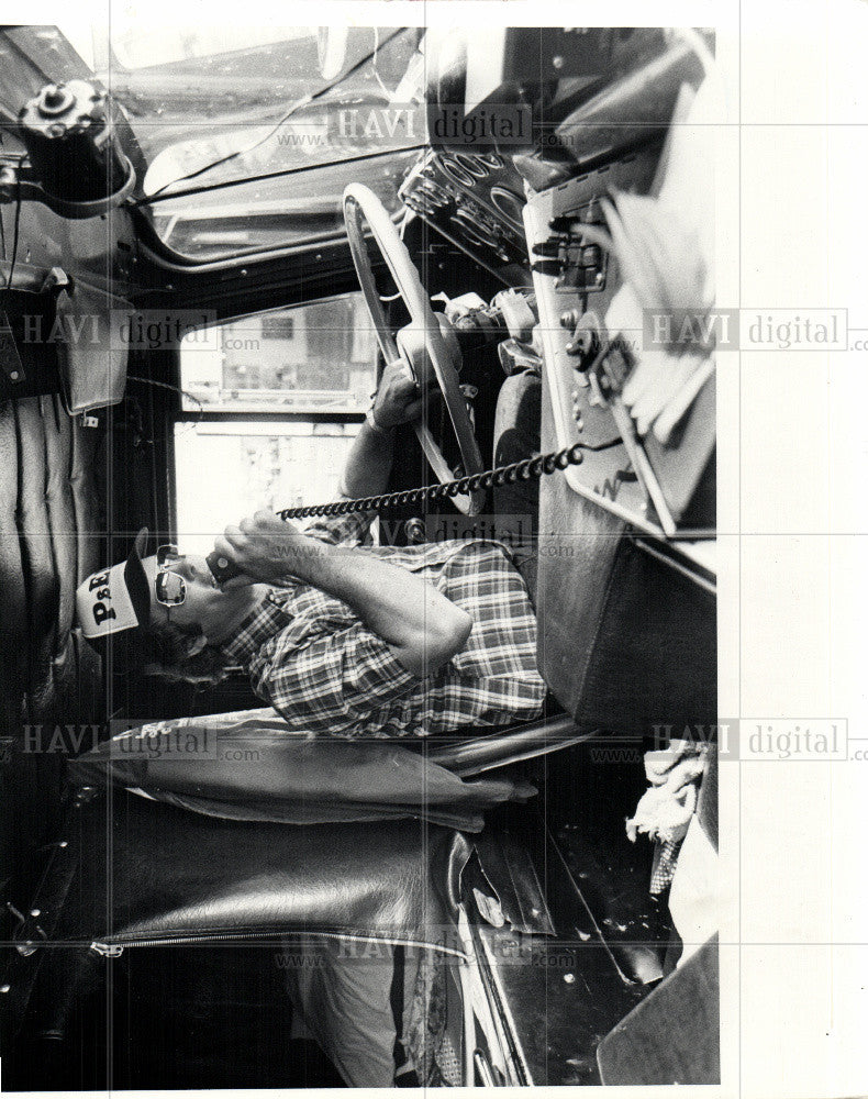 1981 Press Photo TRUCK STOP VIRGLE GRANT ARMSTRONG ILL - Historic Images