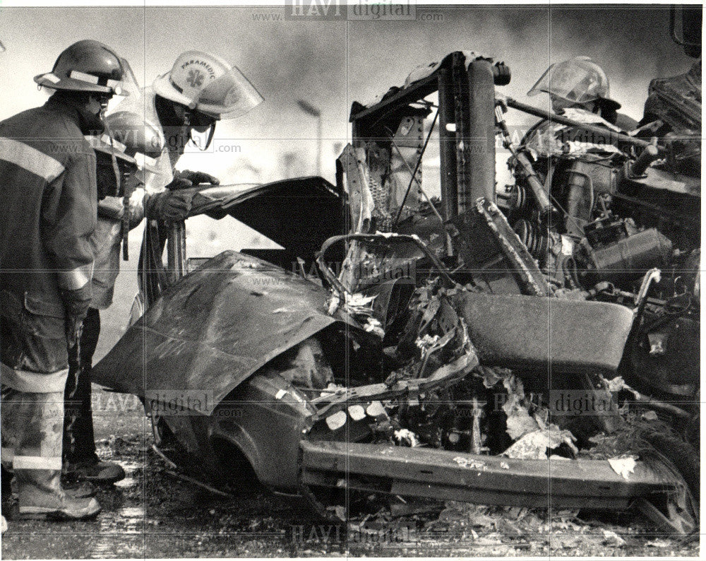 1987 Press Photo Truck accident - Historic Images