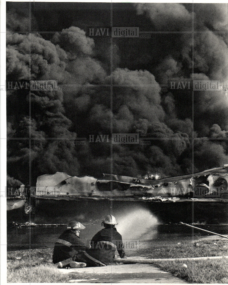 1987 Press Photo tanker fiery crash family - Historic Images