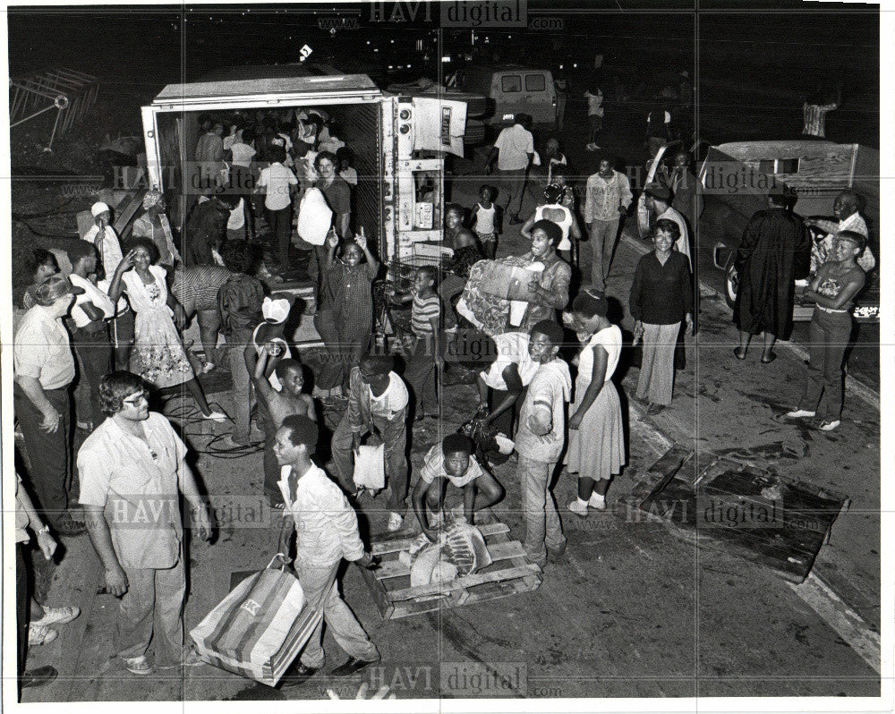 Press Photo Truck accident - Historic Images