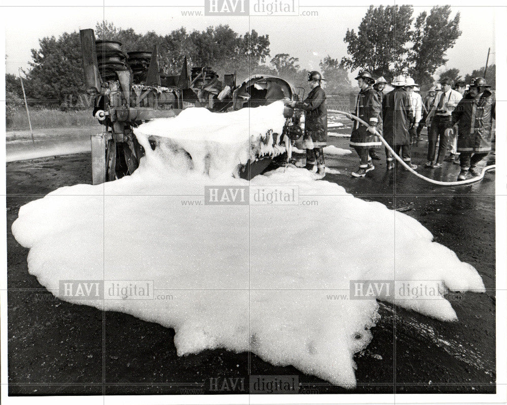 1977 Press Photo Accident - Historic Images