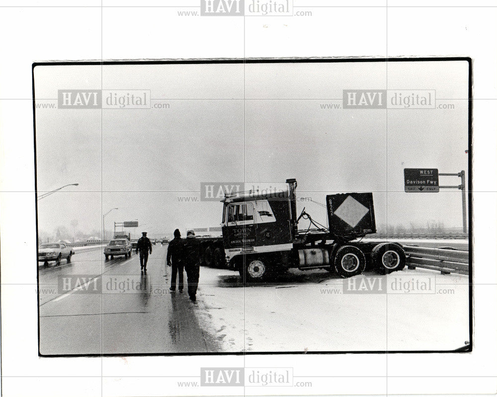 1976 Press Photo truck accident I-75 - Historic Images