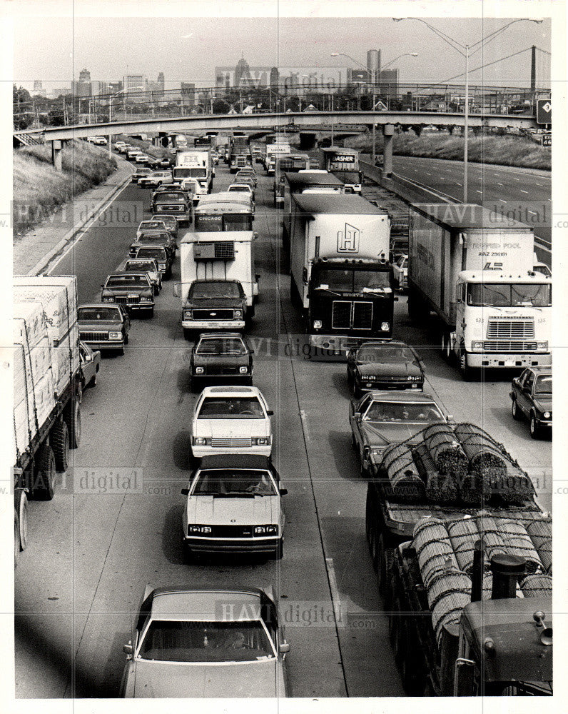 1983 Press Photo Truck Crash - Historic Images