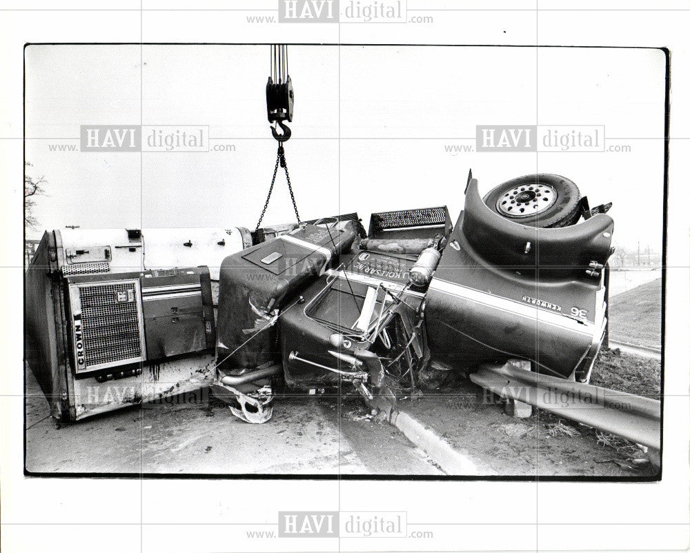 1978 Press Photo Detroit Tractor Trailer Accident Truck - Historic Images