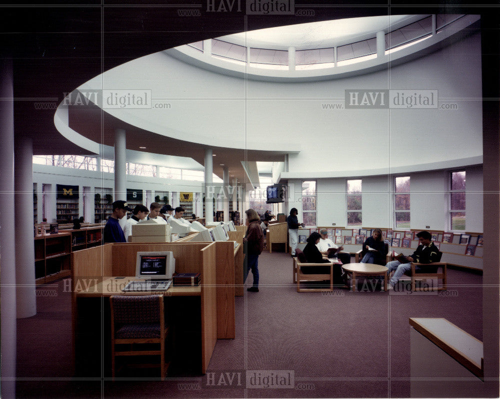 1995 Press Photo TROY HIGH SCHOOLTROY MICHIGAN - Historic Images