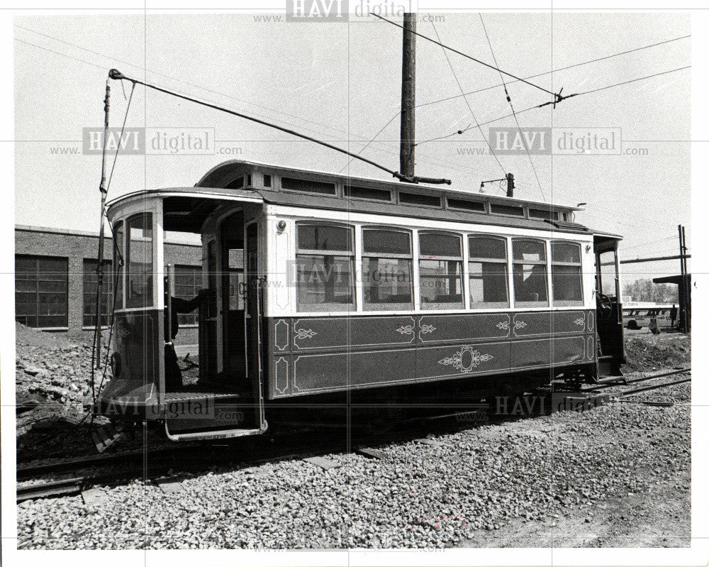 1976 Press Photo trolley deserted gravel electric lines - Historic Images