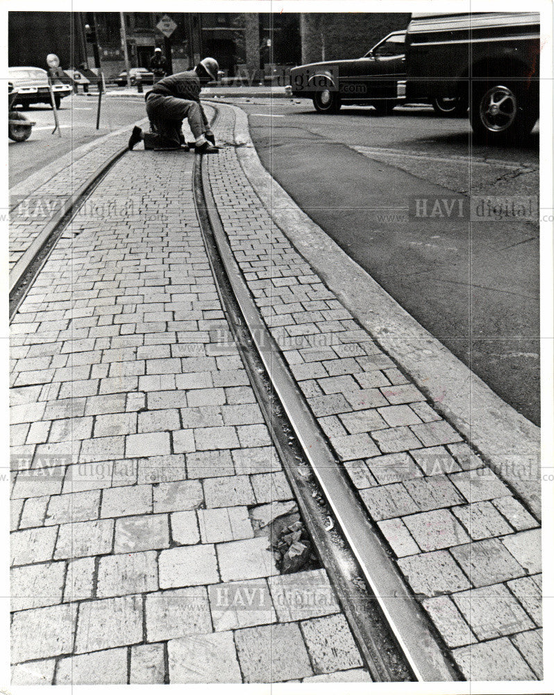 1976 Press Photo minor repairs