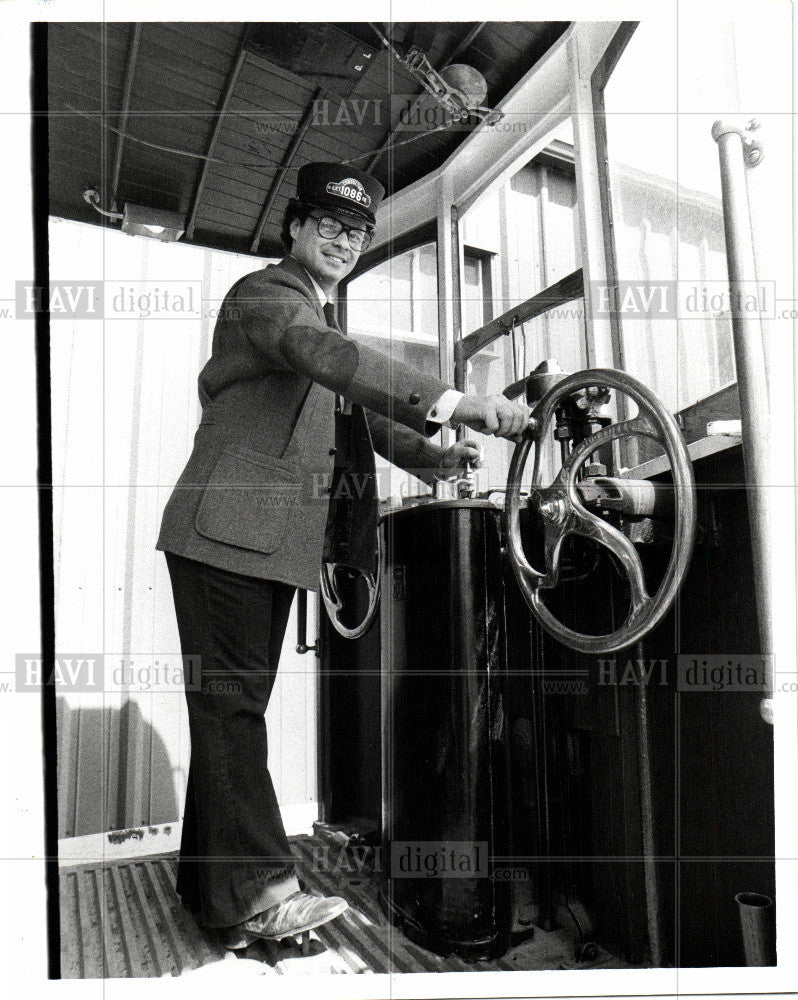 1976 Press Photo Alex Pollock Trolley - Historic Images