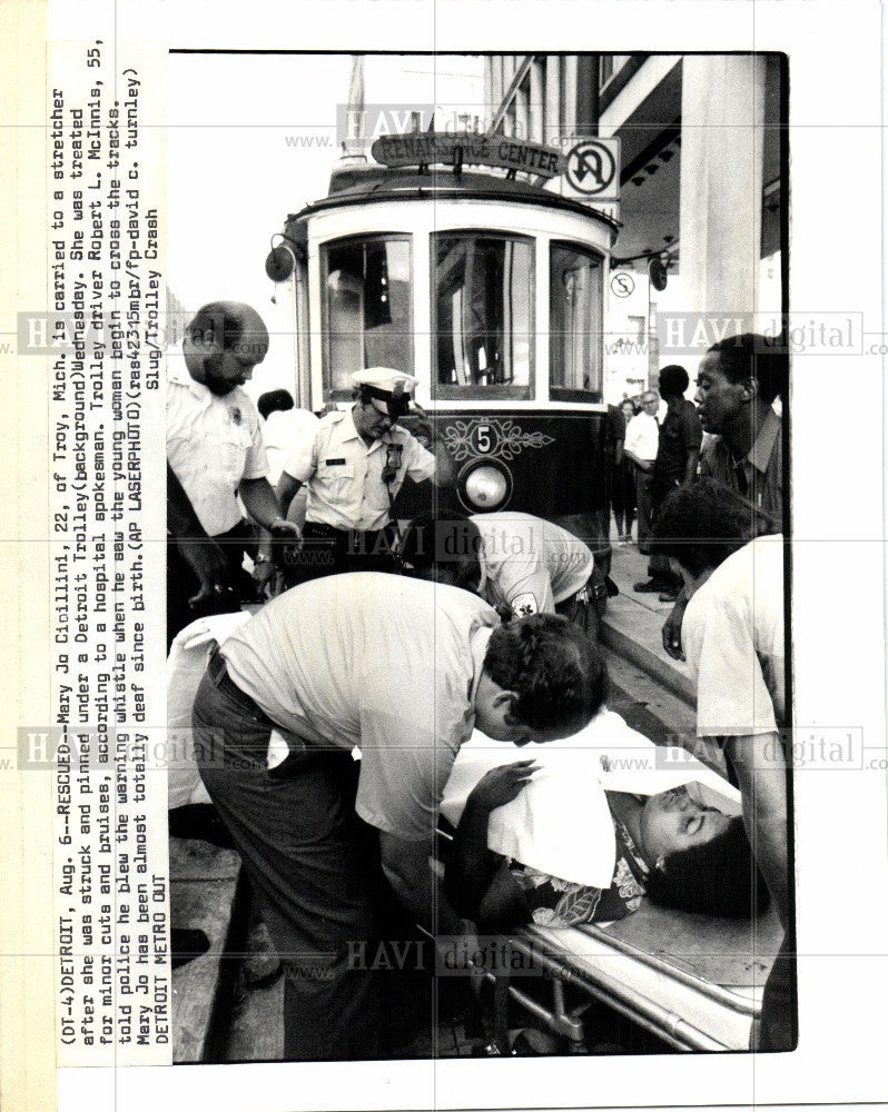 1981 Press Photo Stretcher - Historic Images