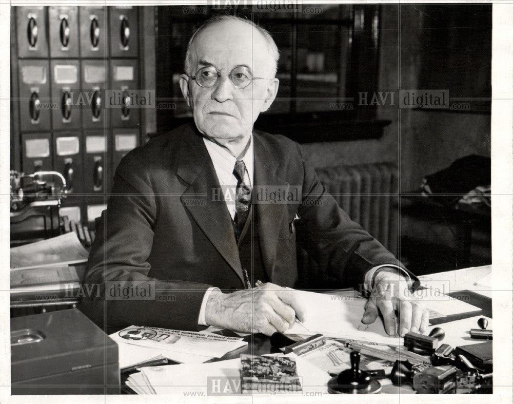 1941 Press Photo Leonard Frebes village clerk Trenton - Historic Images