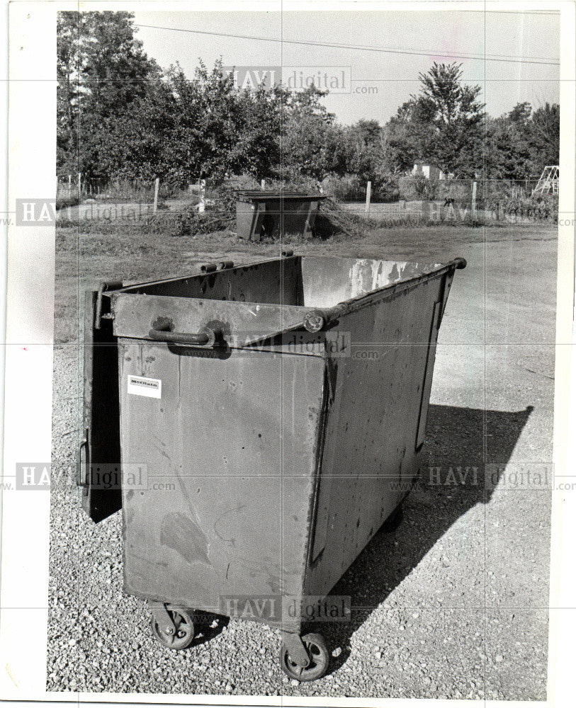 1979 Press Photo Trash Bin Presbyterian Church - Historic Images