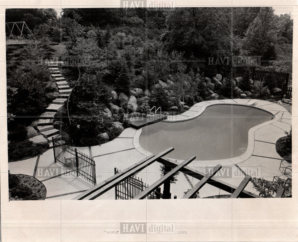 1974 Press Photo Swimming Pool - Historic Images