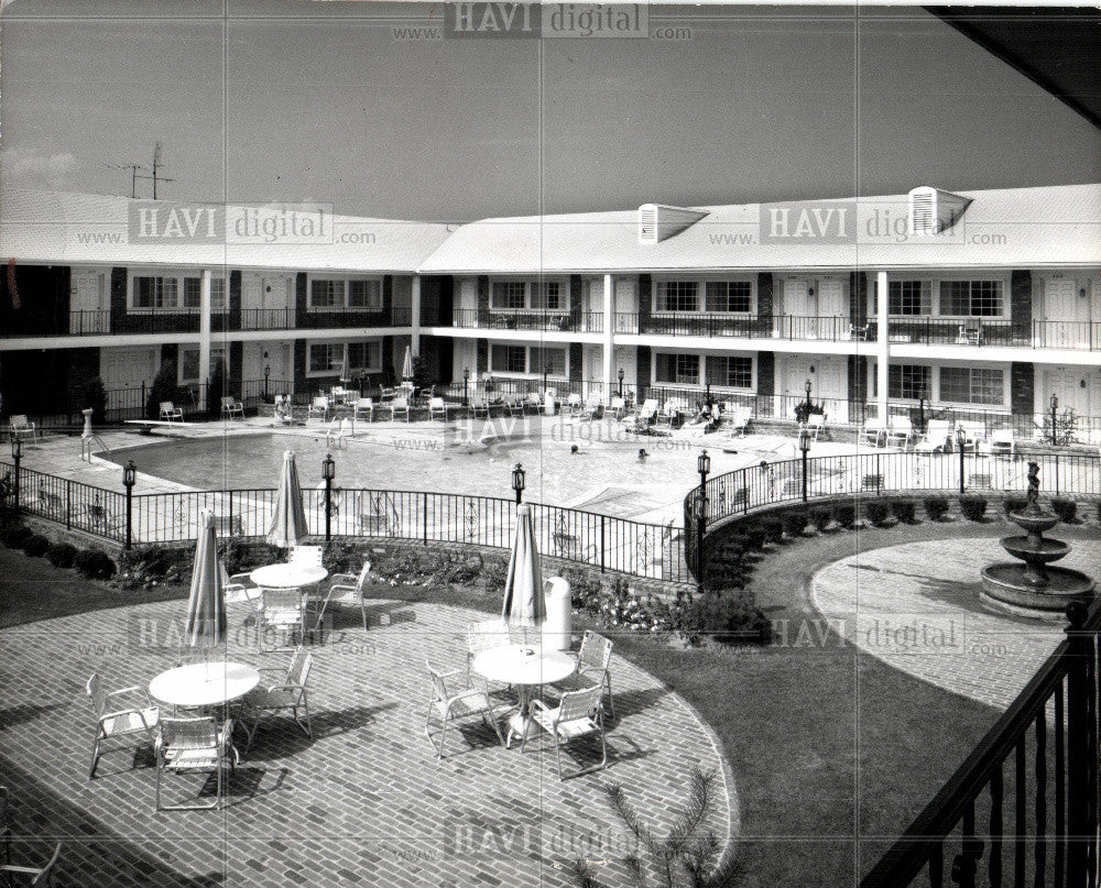 1969 Press Photo Swimming Pool - Historic Images