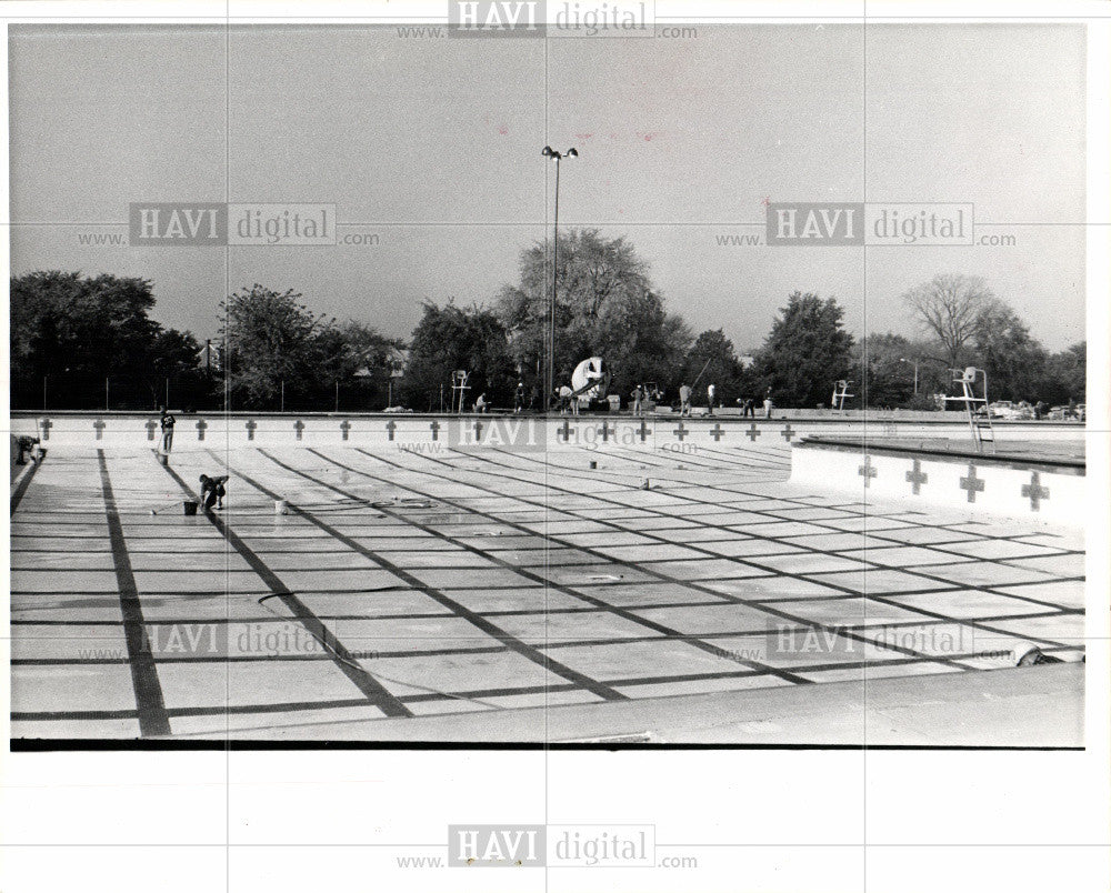 1975 Press Photo swimming pool - Historic Images
