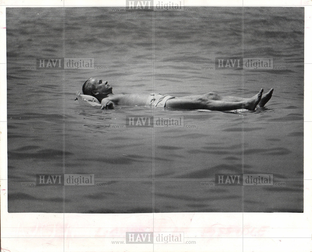 1980 Press Photo Swimmers - Historic Images