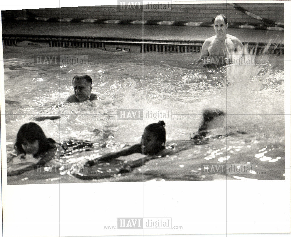 1977 Press Photo swimming - Historic Images