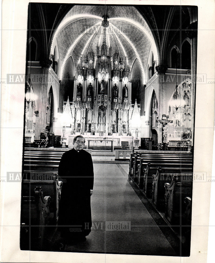 1984 Press Photo Roman Catholic Church - Historic Images