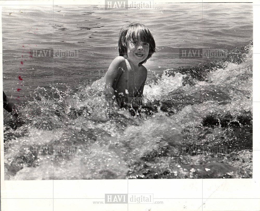 1972 Press Photo Summer Scene - Historic Images