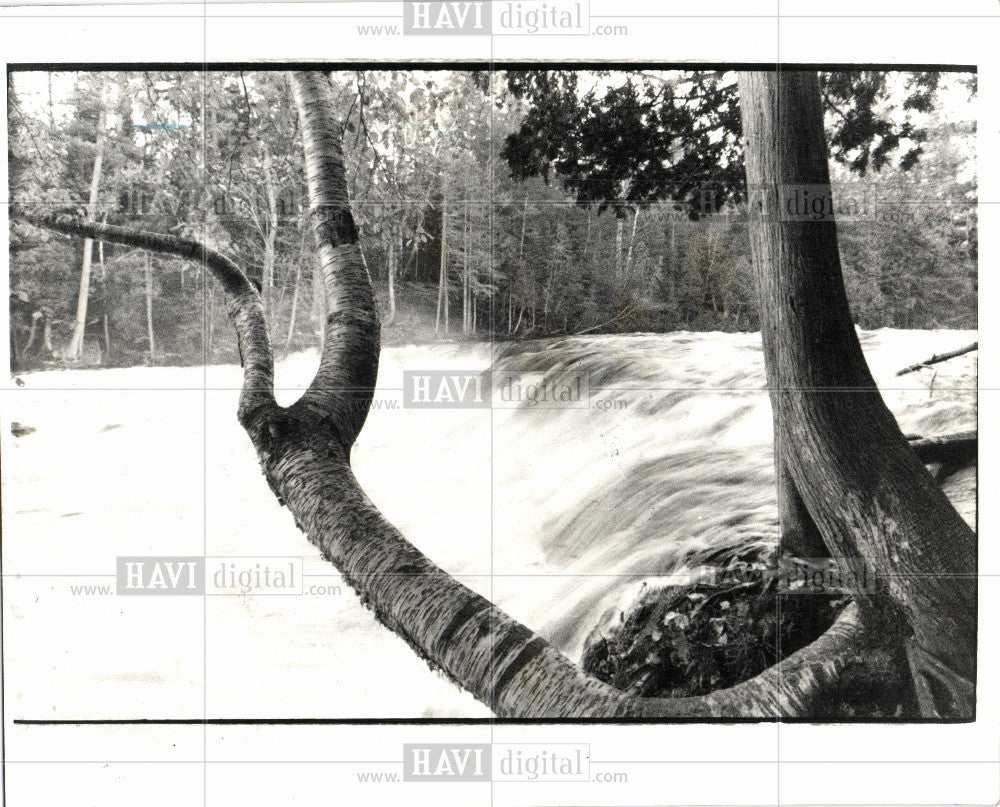 1994 Press Photo camping Tahquamenon waterfalls falls - Historic Images