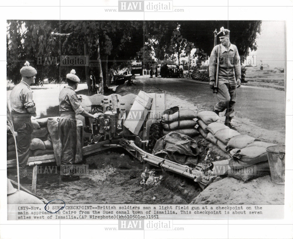 1951 Press Photo Suez Checkpoint British soldiers - Historic Images
