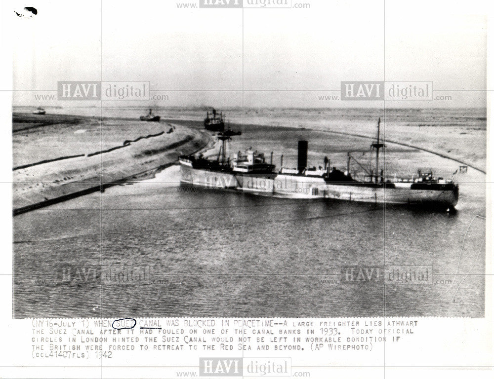 1942 Press Photo Suez Canal freighter blocked - Historic Images