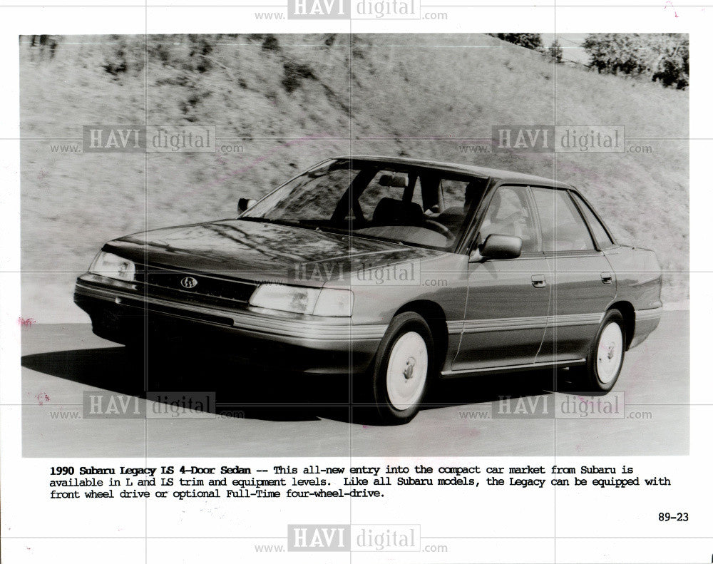 1990 Press Photo 1990 subaru legacy ls sedan compact - Historic Images