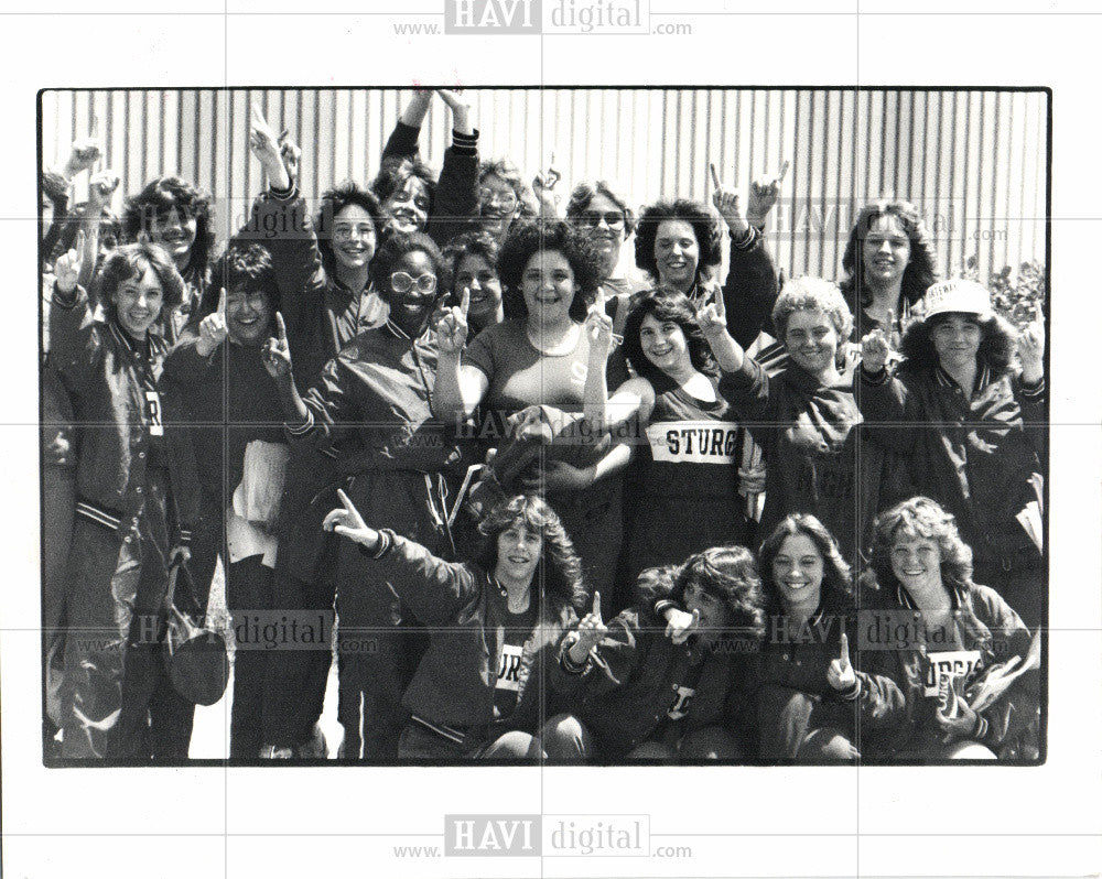 1983 Press Photo Sturgis High Girls track No.1 - Historic Images