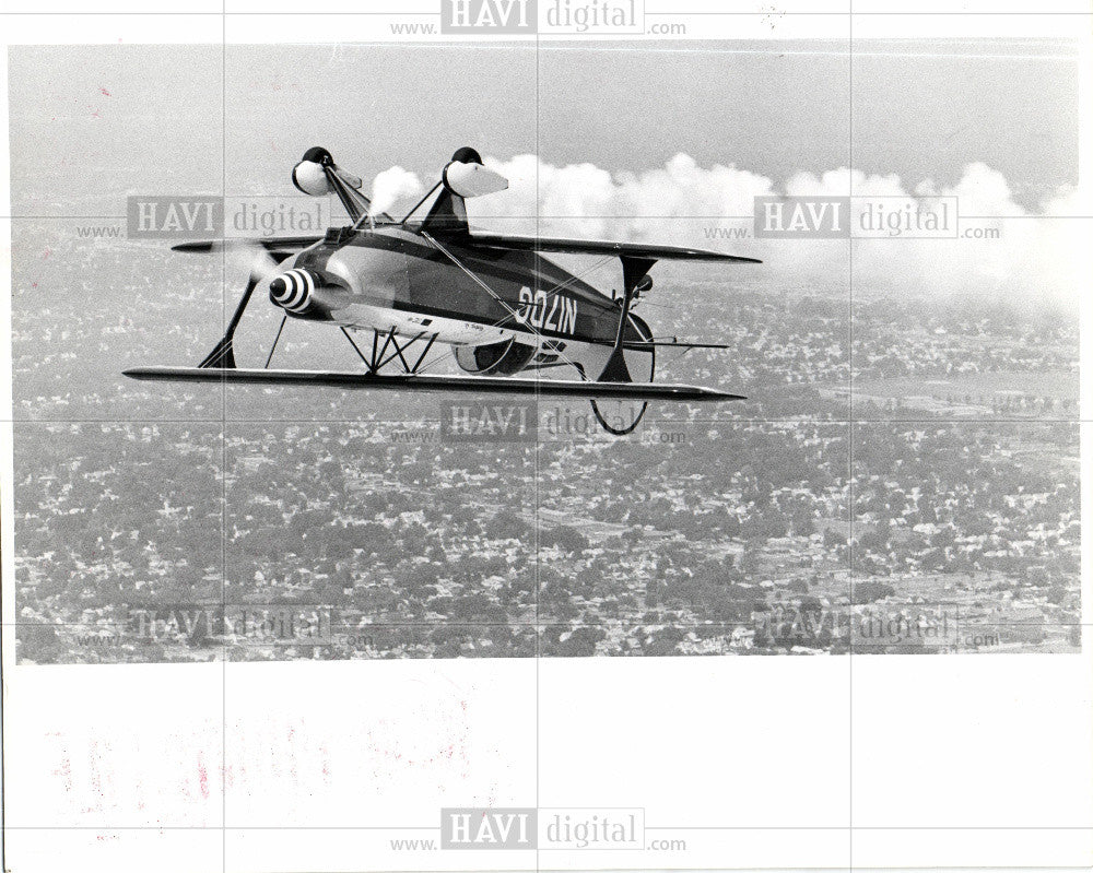 1977 Press Photo Stunt Flying - Historic Images