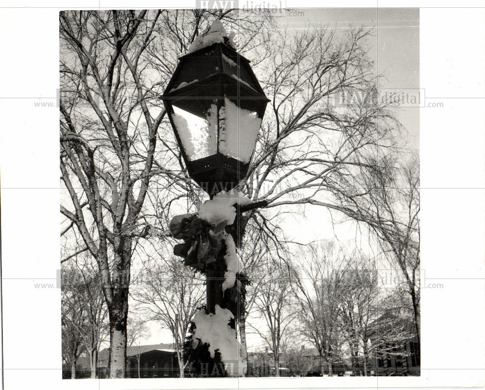 1976 Press Photo Streetlight, LampPost covered ice - Historic Images