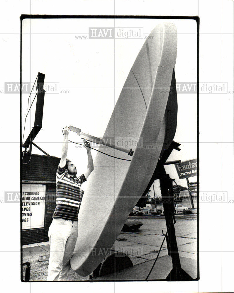 1981 Press Photo Satellite dish, Hearns-Leonard fight - Historic Images