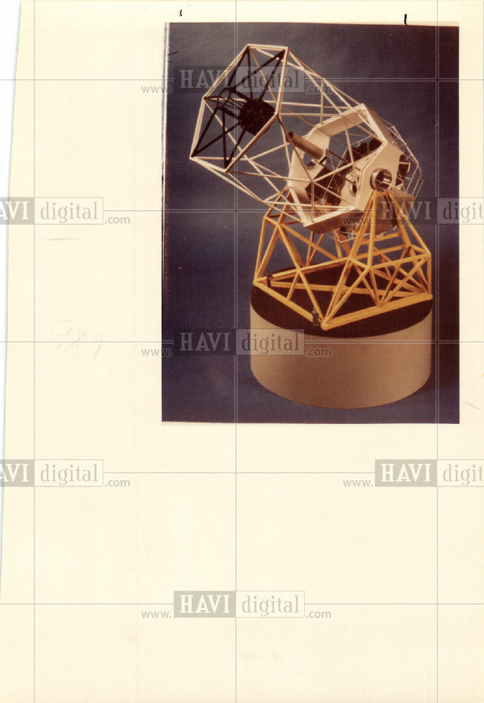 1983 Press Photo Worlds Largest Telescope Model UCLA - Historic Images