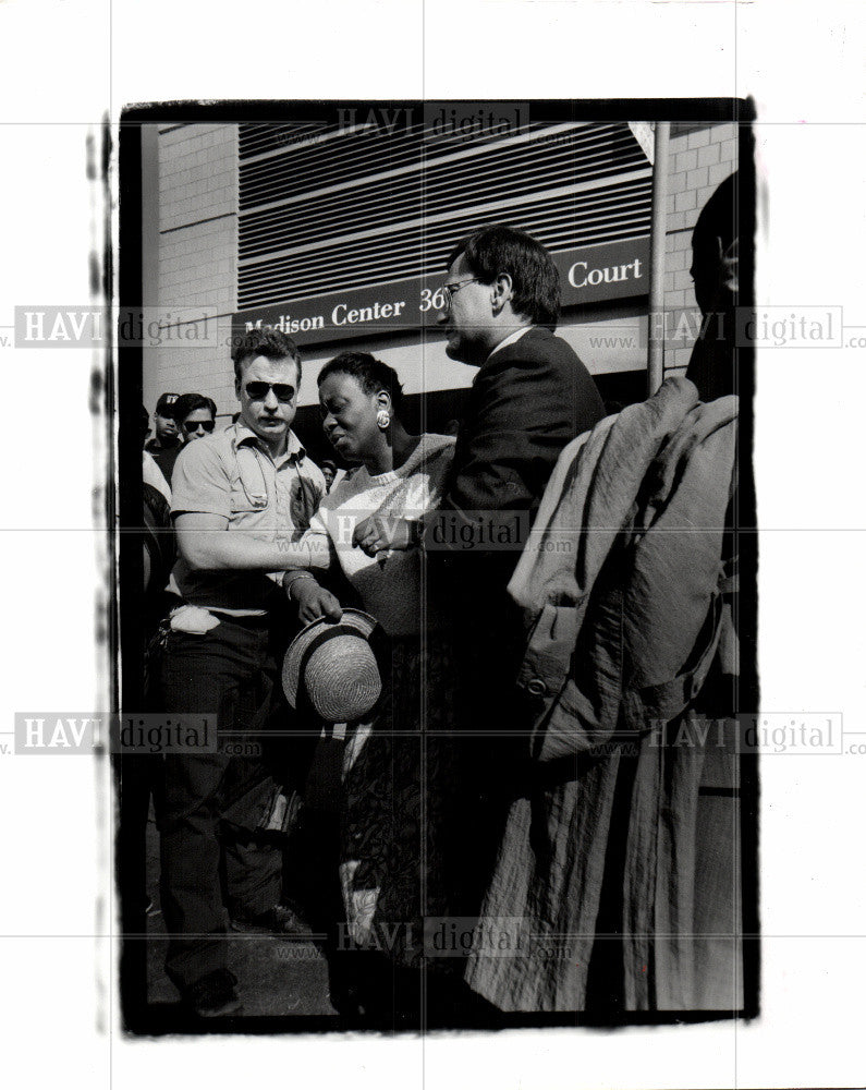 1991 Press Photo District Court&#39;s Madison Center  woman - Historic Images