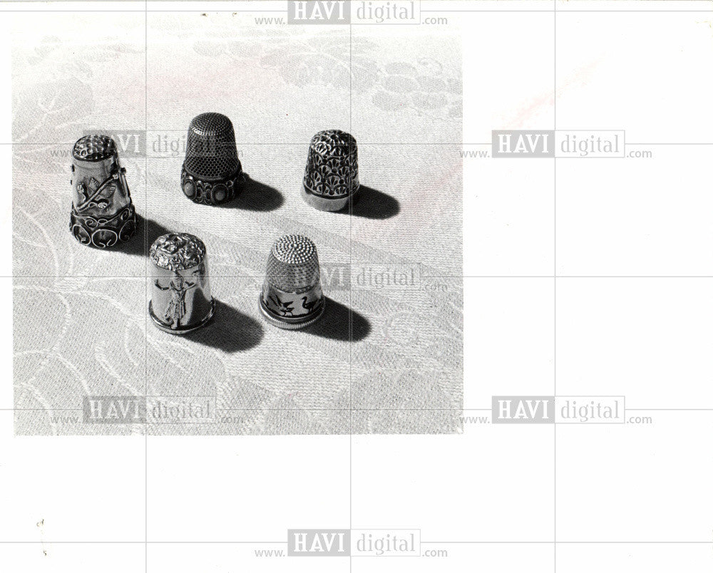 Press Photo Thimble Ornamental - Historic Images