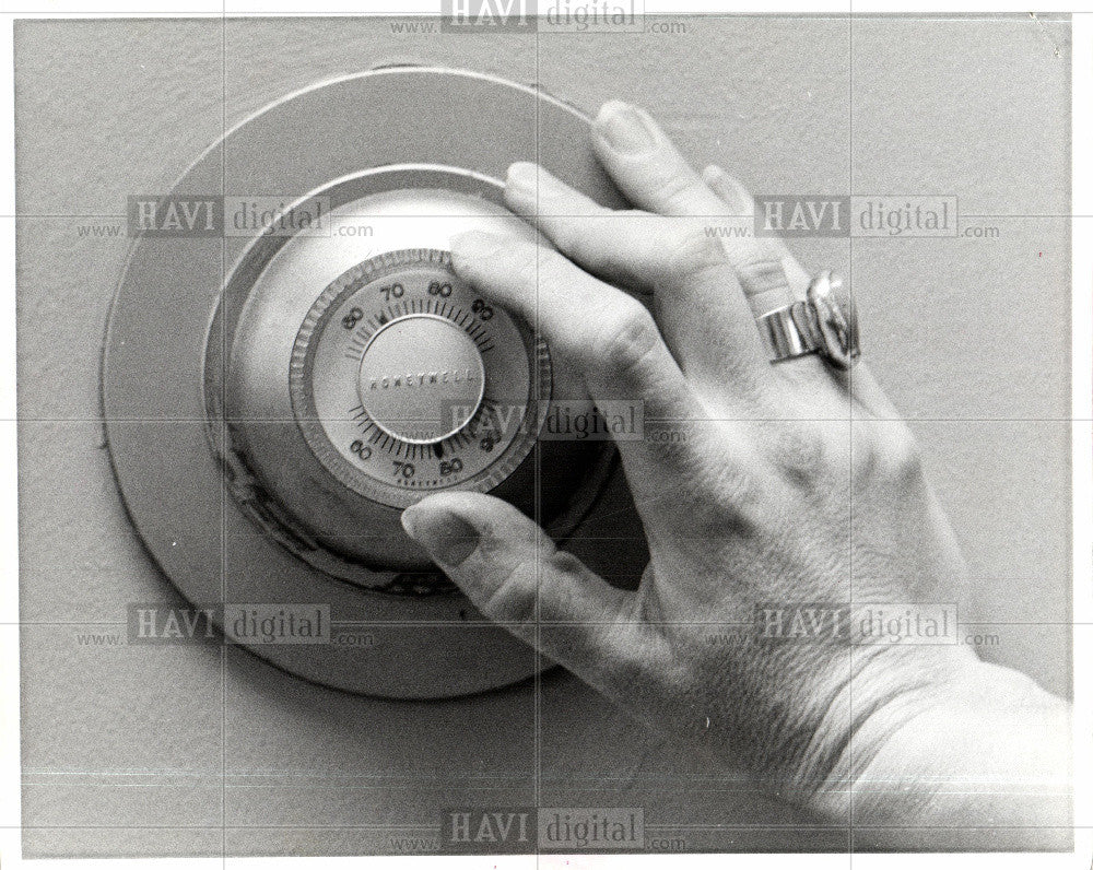 1977 Press Photo THERMOSTAT - Historic Images