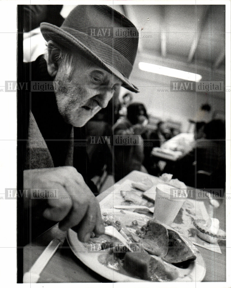 1976 Press Photo Thanksgiving, Salvation Army, shelter - Historic Images