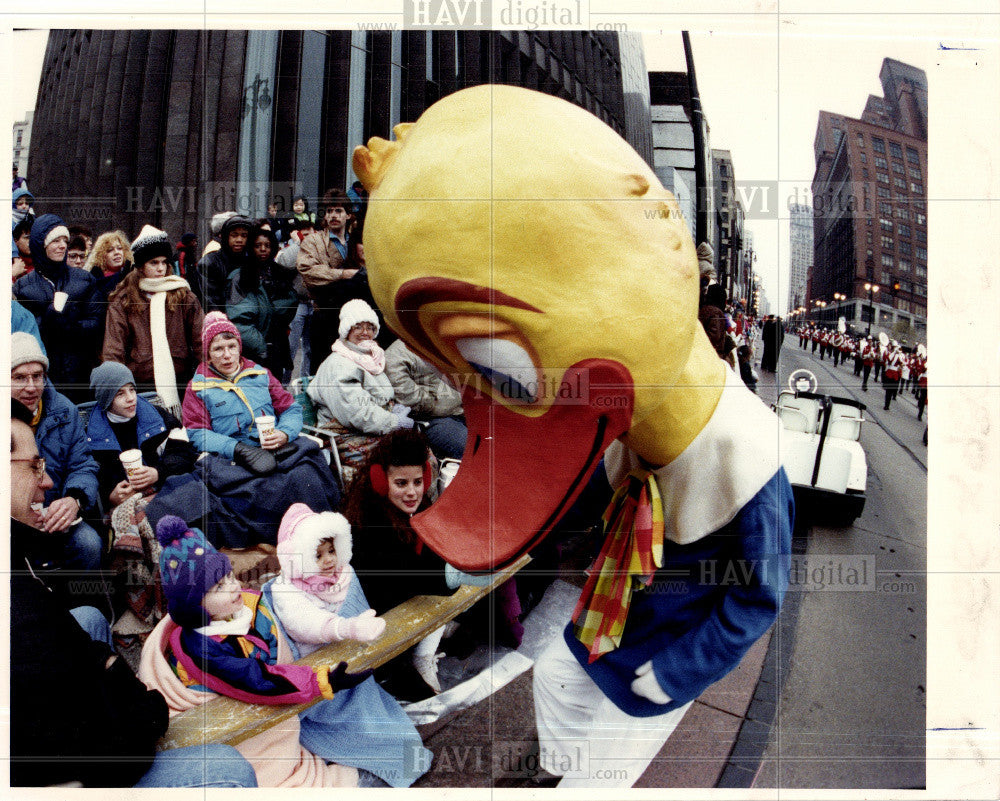1991 Press Photo Parade, Donald Duck, Detroit - Historic Images