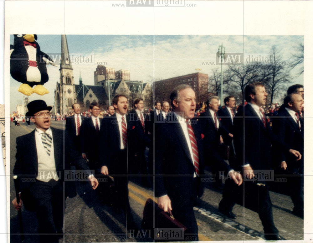 1988 Press Photo THANKSGIVING PARADE Briefcase men - Historic Images