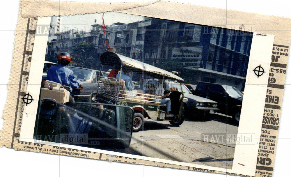 1990 Press Photo Tuk-tuks, part of Bangkok traffic. - Historic Images