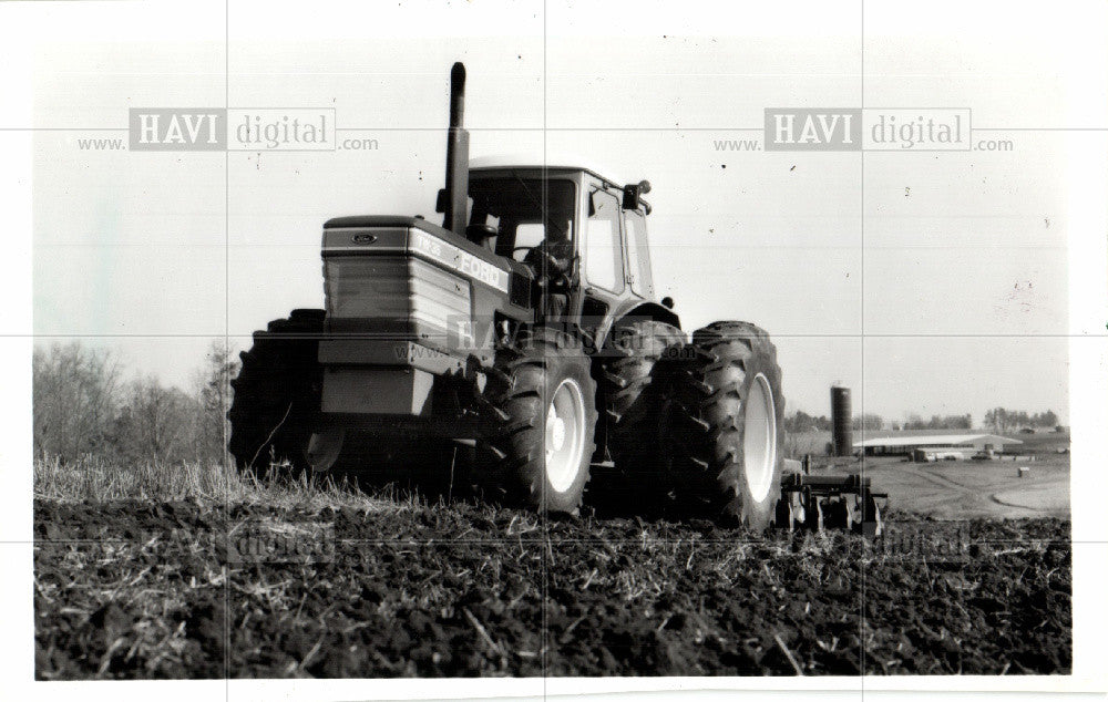 1985 Press Photo Ford tractors field harvest TW-35 - Historic Images