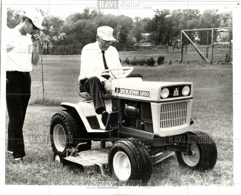 1967 Press Photo tractors Eaton Yale Towne Ludvigsen - Historic Images