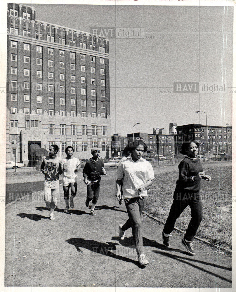 1974 Press Photo 1/8, mile, cass tech, track, two-lane - Historic Images