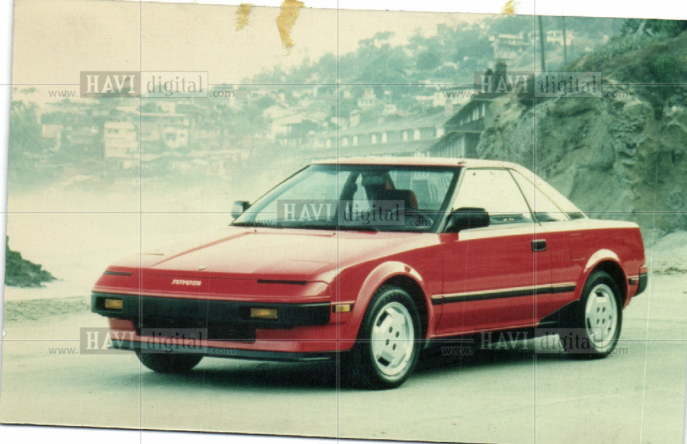 1985 Press Photo Red Toyota Car - Historic Images