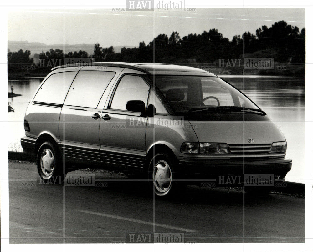 1994 Press Photo Toyota Automobiles !994 dumped minivan - Historic Images