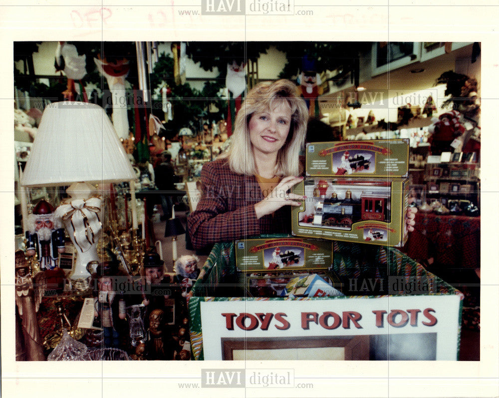 1992 Press Photo Ellen Schirmer toys for tots - Historic Images