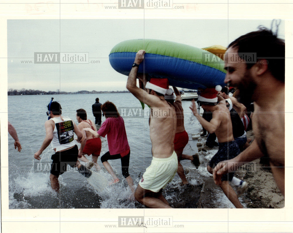 1992 Press Photo Belle Isle freezing water John&#39;s bar - Historic Images