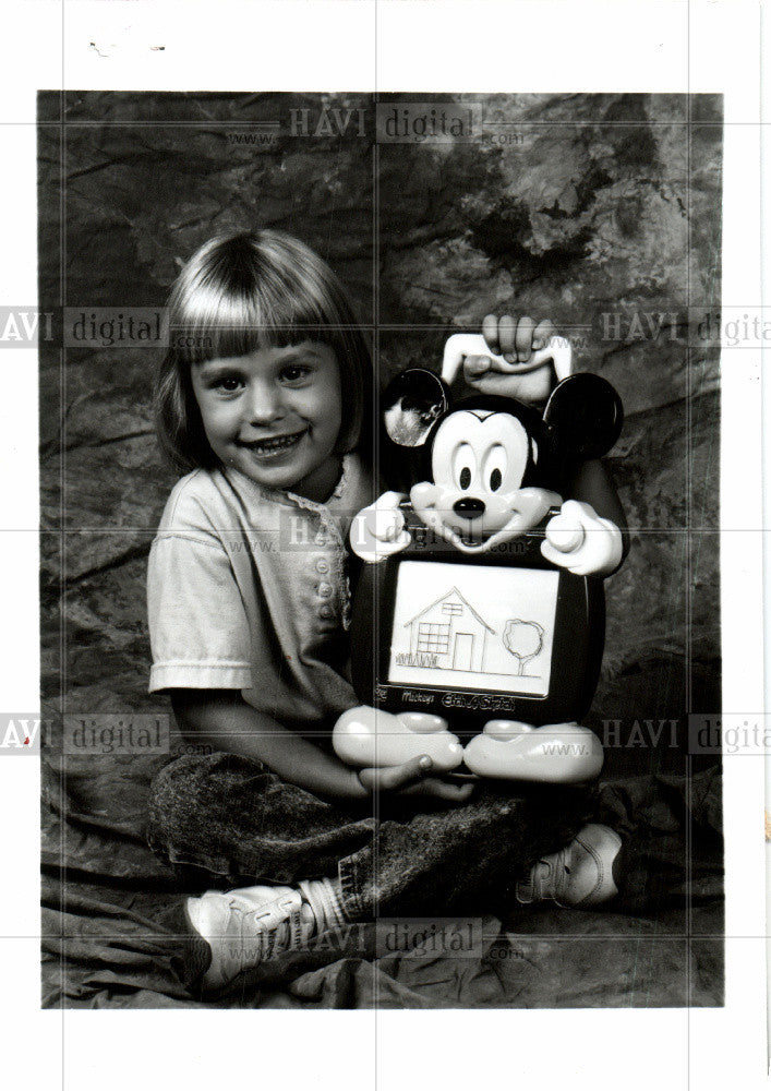1992 Press Photo Mickey Etch Sketch Ohio Toy - Historic Images