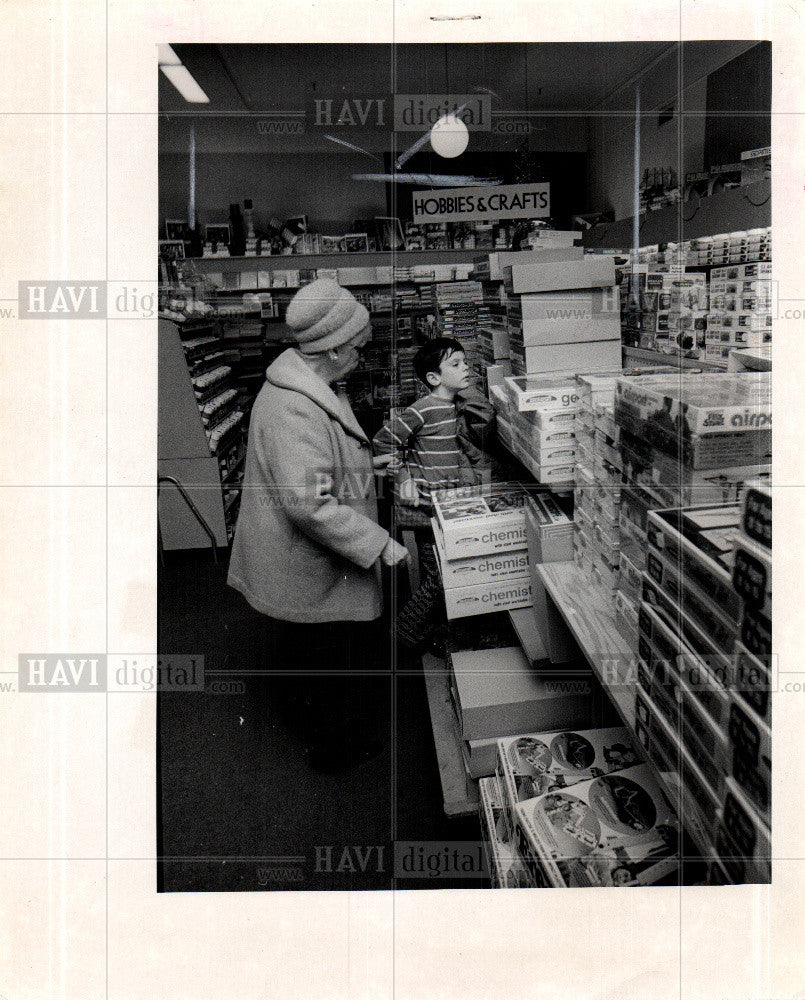 1973 Press Photo HELEN SMITH AND GRANDSON - Historic Images