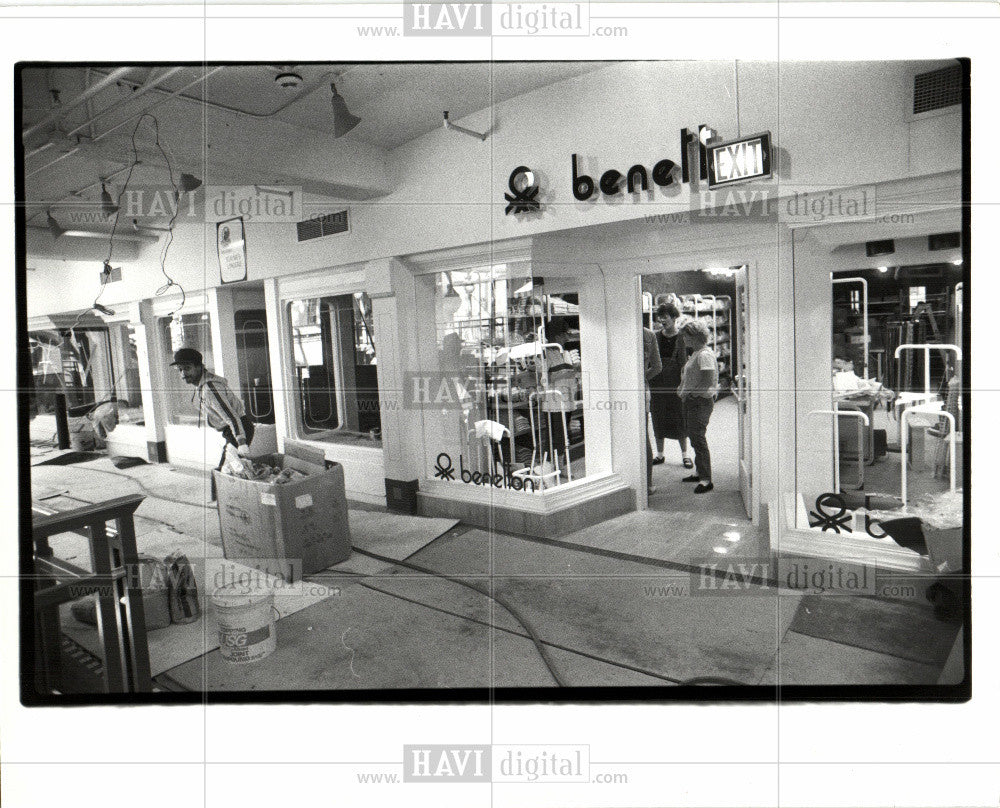 1985 Press Photo Trapper&#39;s Alley Benetton Retailer - Historic Images