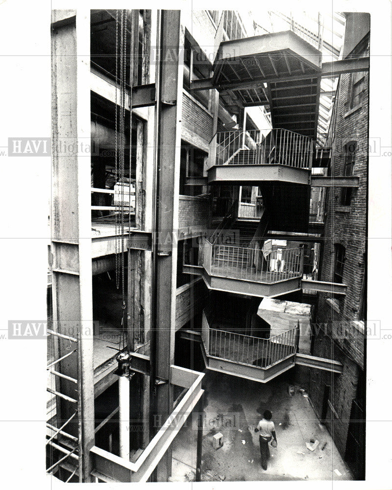 1981 Press Photo trappers alley stairs elevator frame - Historic Images