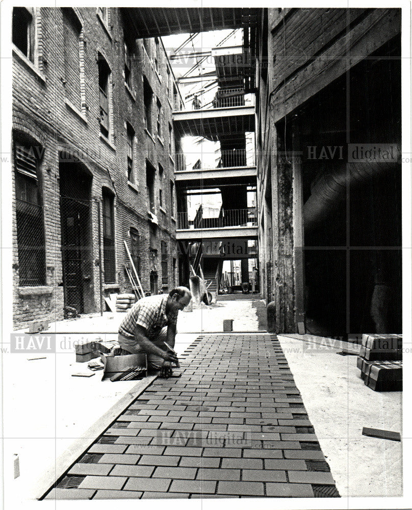 1981 Press Photo Trappers Alley - Historic Images